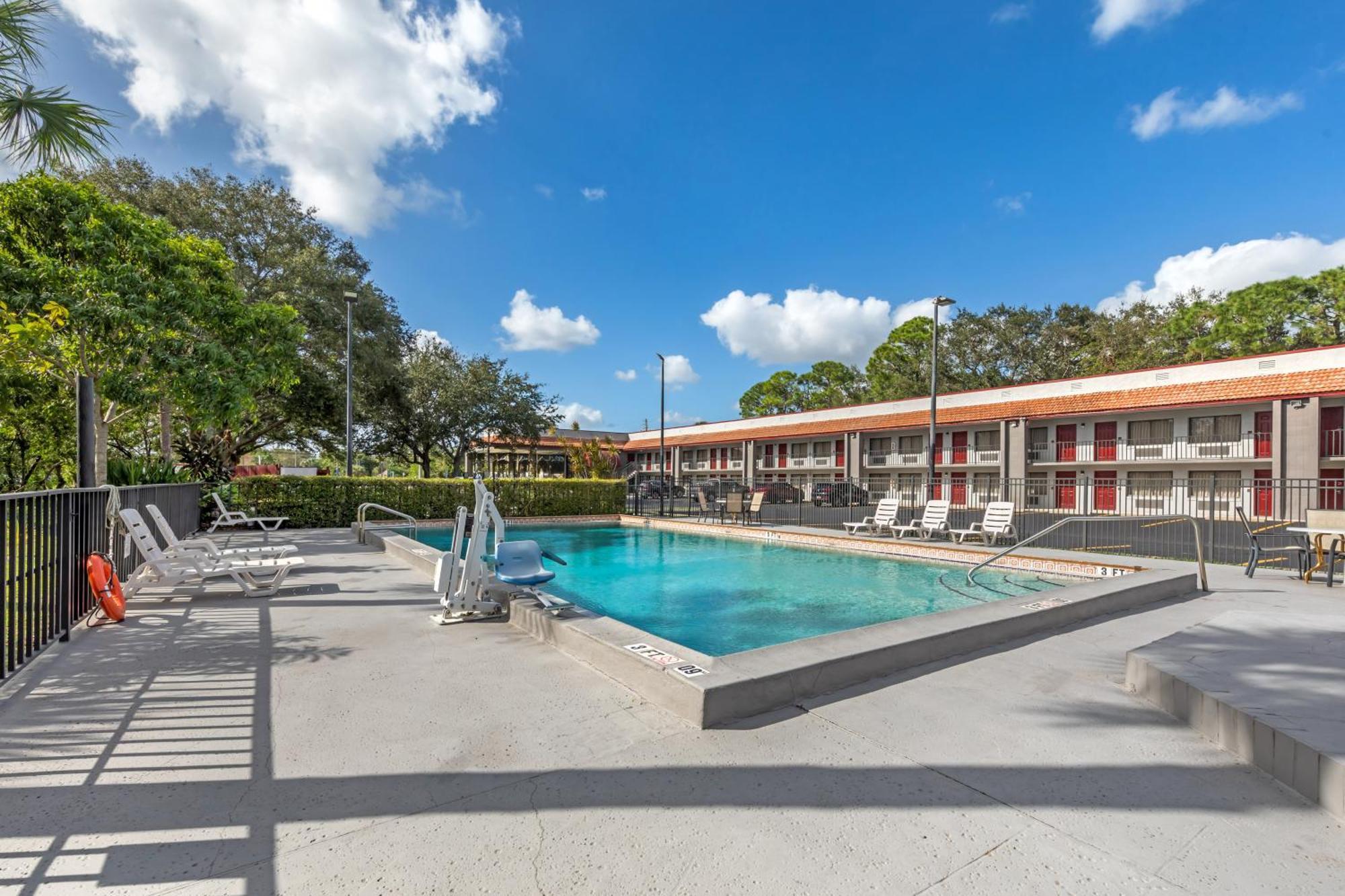 Red Roof Inn Ft Pierce Fort Pierce Exterior photo